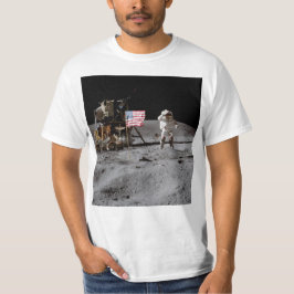 Het begroeten van de Amerikaanse vlag op de maan T-shirt
