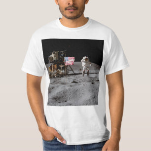 Het begroeten van de Amerikaanse vlag op de maan T-shirt
