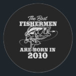 Het beste verjaardagscadeau voor 2010s Fisherman V Ronde Sticker<br><div class="desc">Perfecte verjaardagscadeaus voor kinderen zijn als schatkisten boordevol vreugde en opwinding. Bekijk ons collectie van verjaardagscadeaus voor kinderen,  waar elk item een schat is die op ontdekking wacht</div>