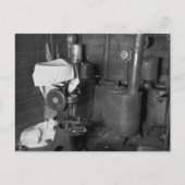 Het bewaken van de Cream Separator, 1936 Briefkaart (Voorkant)