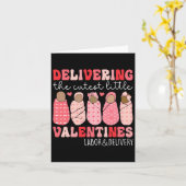 Het bezorgen van de schattigste kleine Valentijns  Kaart (Gele Bloem)