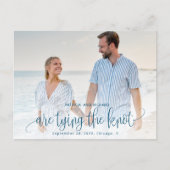 Het binden van de knoop die sparen de Datum Foto Briefkaart (Voorkant)