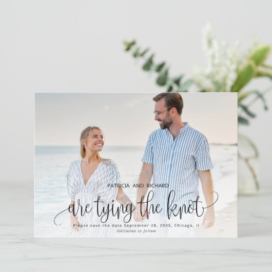 Het binden van de knoop die sparen de Datum Foto Kaart (Staand voorkant)