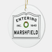 Het binnenkomen van Massachusetts Town Marshfield Keramisch Ornament (Links)
