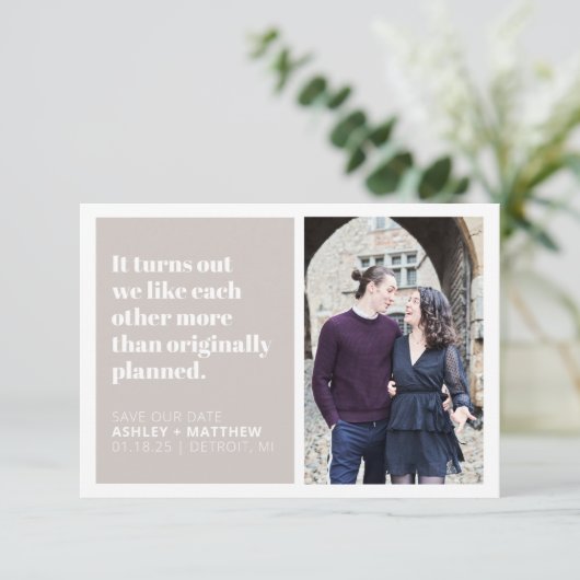 Het blijkt Grappig Quote Bruiloft Save the Date Kaart (Staand voorkant)