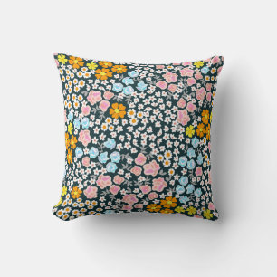 Het bloemen van tuin met rozen en bloemen. Vintag Kussen