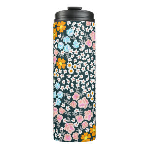Het bloemen van tuin met rozen en bloemen. Vintag Thermosbeker