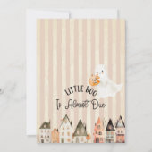 Het boek is bijna een uitnodiging (Achterkant)