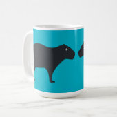 Het Capybara kijkt naar Mok (Voorkant links)