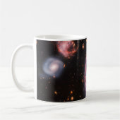 Het Cartwheel-sterrenstelsel en de bijbehorende st Koffiemok (Links)