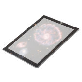 Het Cartwheel-sterrenstelsel en de bijbehorende st Notitieblok (Schuin)