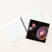 Het Cartwheel-sterrenstelsel en de bijbehorende st Notitieboek (Binnen)