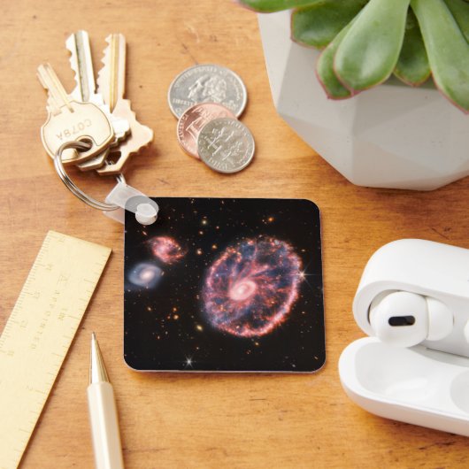 Het Cartwheel-sterrenstelsel en de bijbehorende st Sleutelhanger (Bureau)