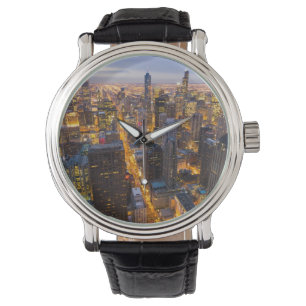 Het centrum van Chicago skyline bij schemering Horloge