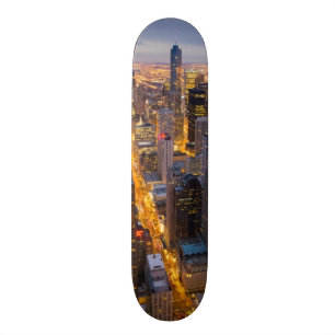 Het centrum van Chicago skyline bij schemering Persoonlijk Skateboard