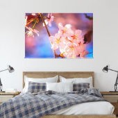 Het charmeren van de Sakura-bloemen in het voorjaa Canvas Afdruk (Insitu (Slaapkamer))