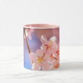 Het charmeren van de Sakura-bloemen in het voorjaa Mok (Midden)