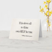 Het Citaat van Shakespeare aan Thine Eigen Zelf is Kaart (Gele Bloem)