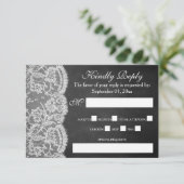 Het Collectie Chalkboard en Lace Wedding RSVP Kaartje (Staand voorkant)