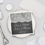 Het Collectie Chalkboard en Lace Wedding Servetten<br><div class="desc">Het chalkboard & lace collectie is een prachtig ontwerp met een mooie krijtbord effect achtergrond met een romantische witte lace effect trim. Deze servetten kunnen worden gepersonaliseerd voor uw speciale gelegenheid en zou het perfecte item voor elk strand bruiloft, vrijgezellenfeest, verlovingsfeest, verjaardagsfeestje en nog veel meer. * Houd er rekening...</div>