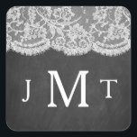 Het Collectie Chalkboard en Lace Wedding Vierkante Sticker<br><div class="desc">Het collectie van het bord en de kant is een verbluffend design met een prachtige achtergrond van het chalkboard-effect met een romantische , witte rand-effectrelatie. Deze uitnodigingszegels kunnen gepersonaliseerd zijn voor uw speciale gelegenheid en zouden de perfecte decoratie voor uw aankondigingen maken. Je kunt deze zelfs gebruiken als favoriete stickers...</div>