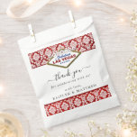 Het Collectie Glitter Damask Las Vegas Wedding Bedankzakje<br><div class="desc">Vier in stijl met deze elegante en zeer trendy Las Vegas bruiloft gunsttassen. Het ontwerp is gemakkelijk te personaliseren met uw speciale evenementenbewoording en uw gasten zullen blij zijn wanneer ze deze fantastische gunsttassen zien. Overeenkomende bruidsartikelen zijn te vinden in het collectie.</div>
