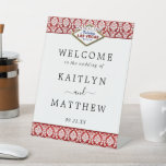 Het Collectie Glitter Damask Las Vegas Wedding Reclamebord Met Voetstuk<br><div class="desc">Vier in stijl met dit moderne en zeer trendy Las Vegas bruiloft welkom teken. Dit ontwerp is gemakkelijk te personaliseren met uw namen en trouwdatum en uw gasten zullen blij zijn wanneer ze dit fantastische teken zien. Overeenkomende bruidsartikelen zijn te vinden in het collectie.</div>