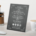 Het  Collectie van het Chalkboard Wedding Reclamebord Met Voetstuk<br><div class="desc">Vier in stijl met dit elegante bord in krijtbordstijl bruiloft welkomstbord. Het ontwerp heeft een wervelingsontwerp met bijpassende, eenvoudig te personaliseren scriptlettertypebewoordingen. Dit welkomstbord is ideaal voor elk stel dat een romantisch huwelijksfeest plant, maar kan gemakkelijk worden aangepast voor elk fancy evenement, zoals verjaardagsfeestjes, jubileumdiners, verloving en vrijgezellenfeesten en nog...</div>