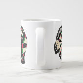 Het dartboard op je borst Darts Fever Grote Koffiekop (Achterkant)