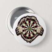 Het dartboard op je borst. ronde button 7,6 cm (Voorkant /achterkant)