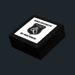Het de keepaardvakje van de Veiligheid van de Ring Cadeaudoosje<br><div class="desc">Het de keepaardvakje van de Veiligheid van de Ring van het huwelijk met de naam van het kind. Aangepaste doos voor ringdrager. Schuif het ontwerp af met twee glanzende ringen en de naam van het paar. Handig hoesje met schild logo.</div>