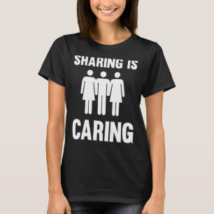 Het delen is het Klaar Polyamory driedubbele Poly T-shirt