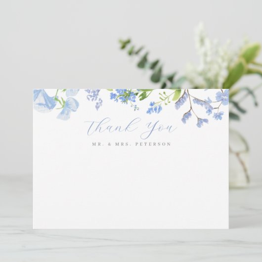 Het Delicate Blue Wild Flowers Script Weddenflat d Bedankkaart (Staand voorkant)
