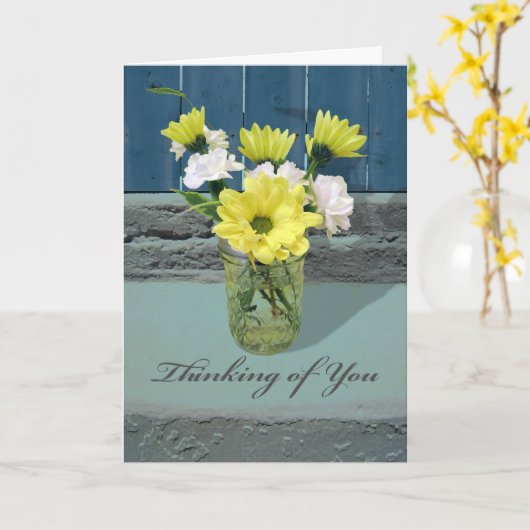 Het denken aan u, Anjers en Madeliefjes in Kruik Kaart (Gele Bloem)