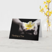 Het denken aan u Gele Bloem in Handen Kaart (Gele Bloem)