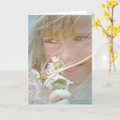 het denken aan u-meisje met madeliefjes kaart (Gele Bloem)