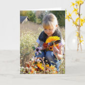 het denken aan u vandaag-weinig meisje met bloemen kaart (Gele Bloem)
