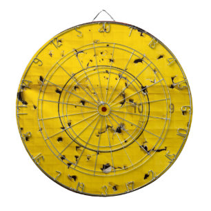 Het doel van de boogschieten dicht met vele pijlga dartbord