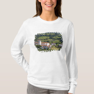Het dorp Amaiur in de Baztan-vallei van T-shirt