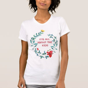 Het draait allemaal om de Kinder rode en blauwe kl T-shirt
