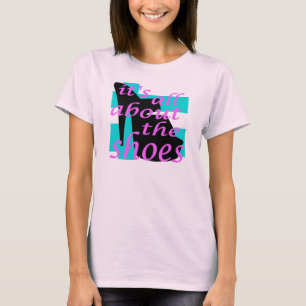 Het draait allemaal om de schoenen t-shirt