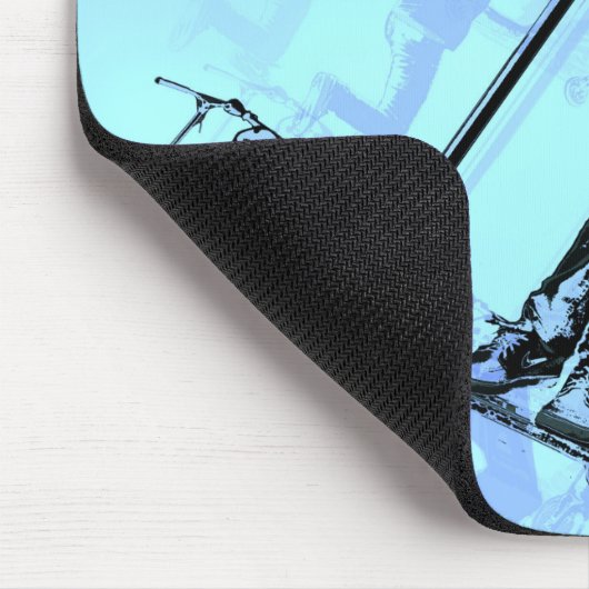 Het draait allemaal om de scooter. - Scooter Trick Muismat (Hoek)