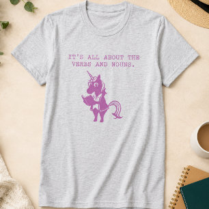 Het draait allemaal om werkwoorden en zelfstandige t-shirt