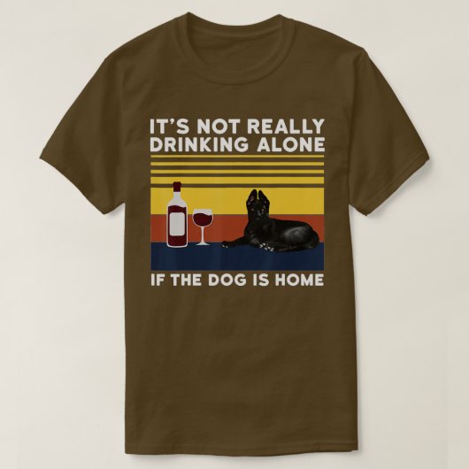 Het Drink niet alleen als de hond thuis een honden T-shirt (Design voorkant)