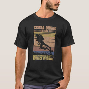 Het duiken van Scuba is leven alles wat er nog in T-shirt
