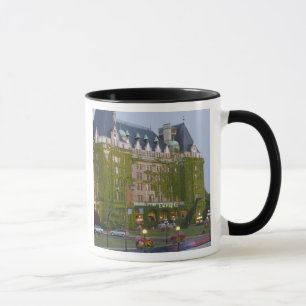 Het Empress Hotel aan de binnenhaven in Mok