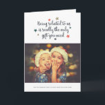 Het enige cadeau dat u nodig hebt | Vakantiegroet  Feestdagen Kaart<br><div class="desc">Stuur een beetje plezier en vrolijk dit vakantieseizoen met deze humoristische fotovakantiekaarten. Ze lezen: "Verwant zijn is echt het enige geschenk dat je nodig hebt...  maar we dachten dat we je deze kaart tenminste zouden sturen."</div>