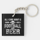 Het enige waar ik om geef is Football en bier Sleutelhanger (Achterkant)
