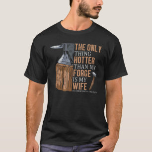 Het enige wat harder is dan Forge Blacksmith Husba T-shirt