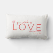 Het enige wat je nodig hebt is gepersonaliseerde l kussen (Achterkant)